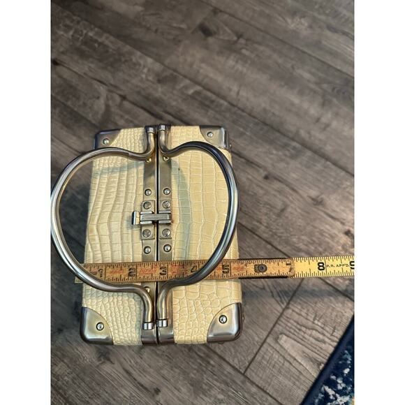 Borsa Bella Women's Cream & Gold Tone Trim Leather Train Box Bag - Picture 5 of 13